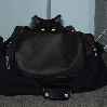 черный кот в черной сумке